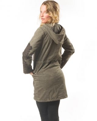 33030 Savage Culture Coat Garland